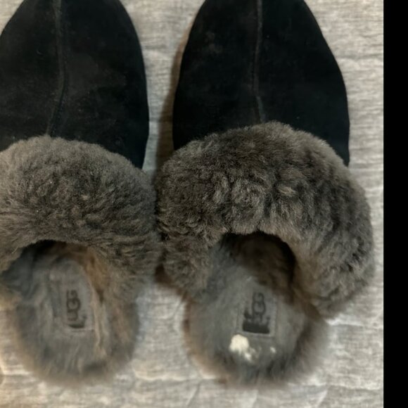 Ugg slippers - Picture 1 of 3
